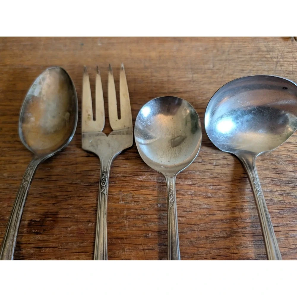 Oneida Community Tudor Plate Queen Bess II Silverware Set 4pc Floral Fork Spoons